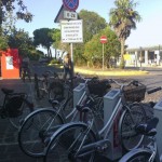 Posteggio vietato con rimozione a ciclomotori e biciclette. Ord. n. 3014 del 8-2-67